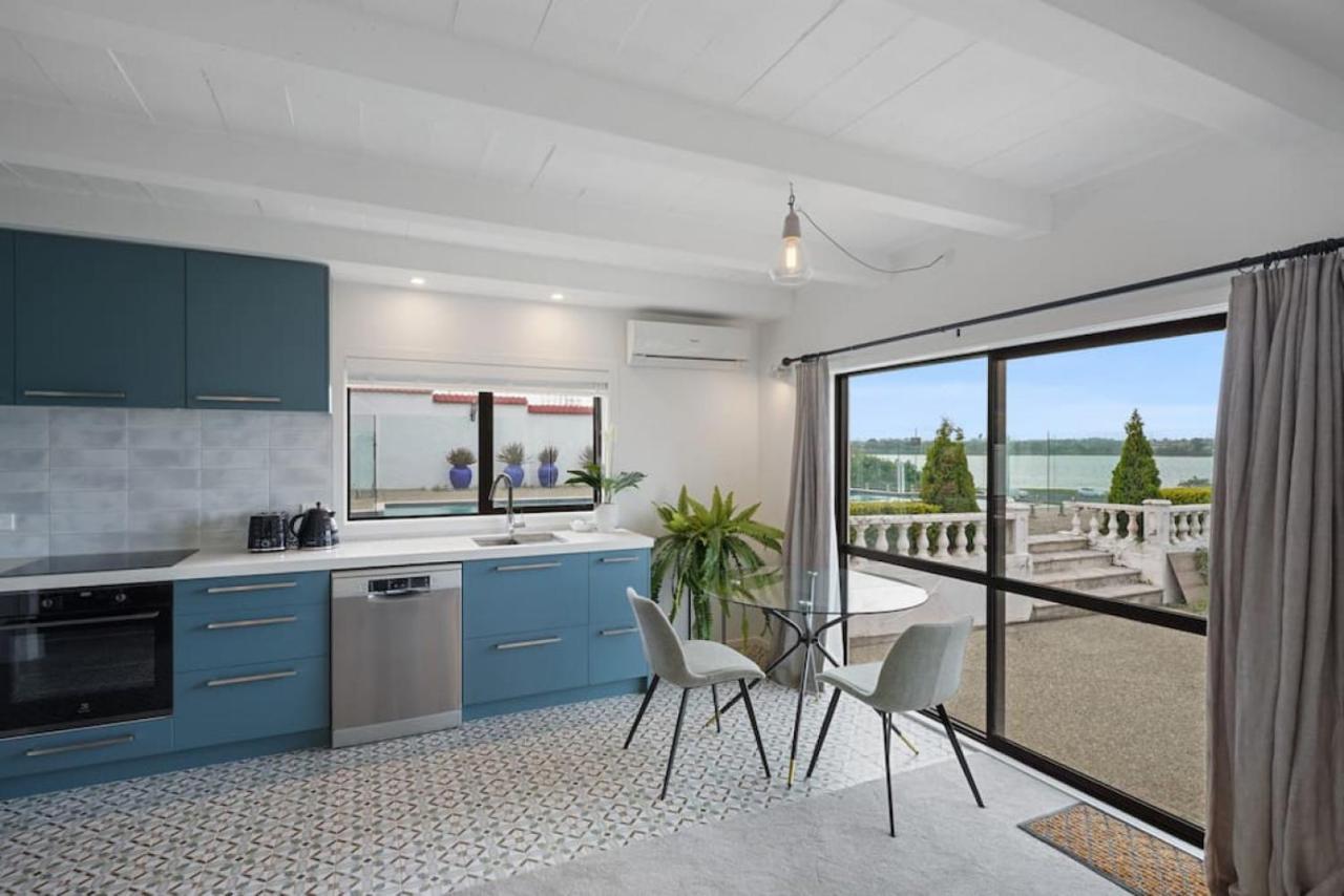 Magnificent Beachfront Mansion - Pool - Fireplace Auckland Dış mekan fotoğraf
