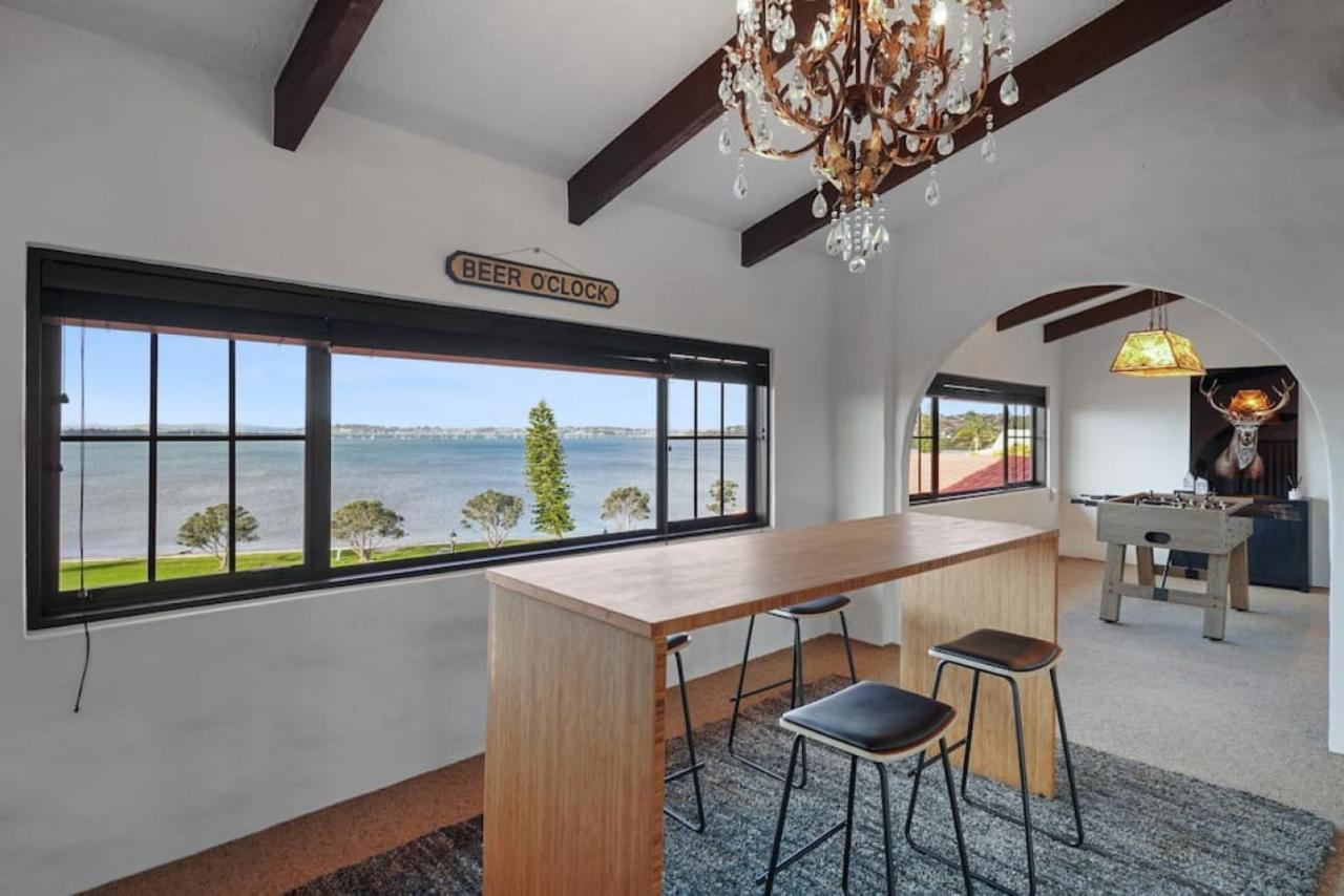 Magnificent Beachfront Mansion - Pool - Fireplace Auckland Dış mekan fotoğraf