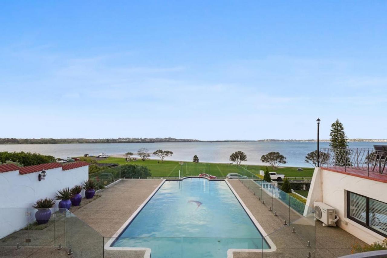 Magnificent Beachfront Mansion - Pool - Fireplace Auckland Dış mekan fotoğraf